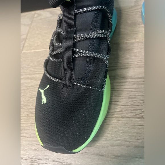 Puma Kids/Youth Black Sneakers with Green and Blue Accents in size US 6 - Picture 7 of 7